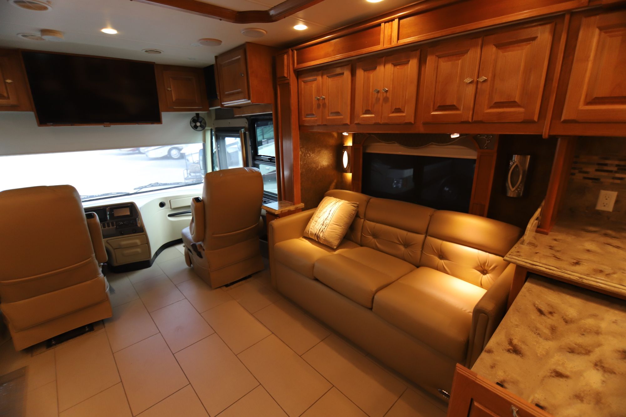 Used 2014 Tiffin Motor Homes Phaeton 40QBH Class A  For Sale