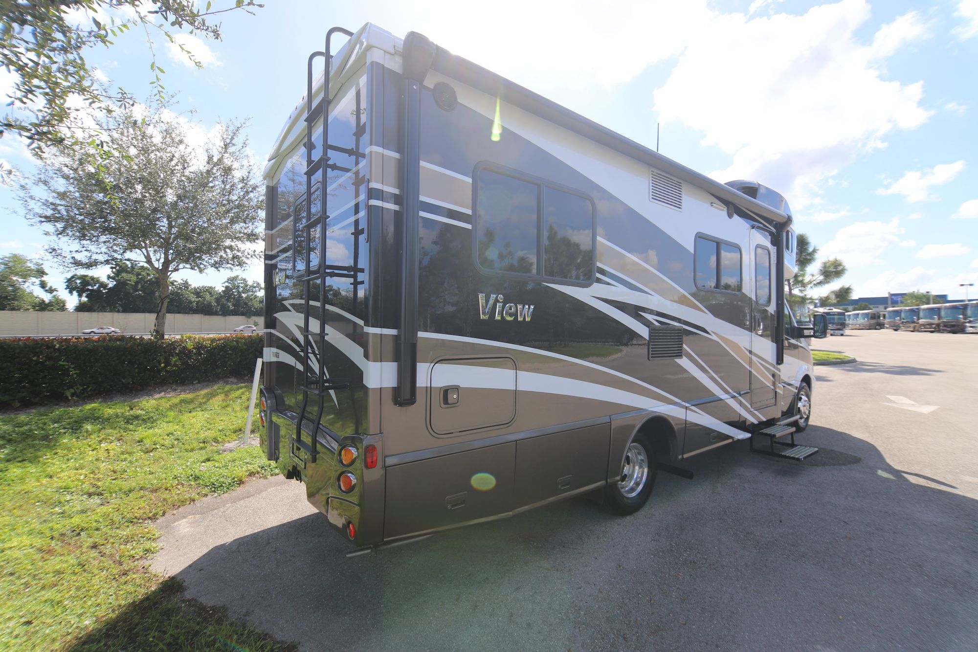 2018 Winnebago View 24V Class C Motorhome (Stock# 11558-1)