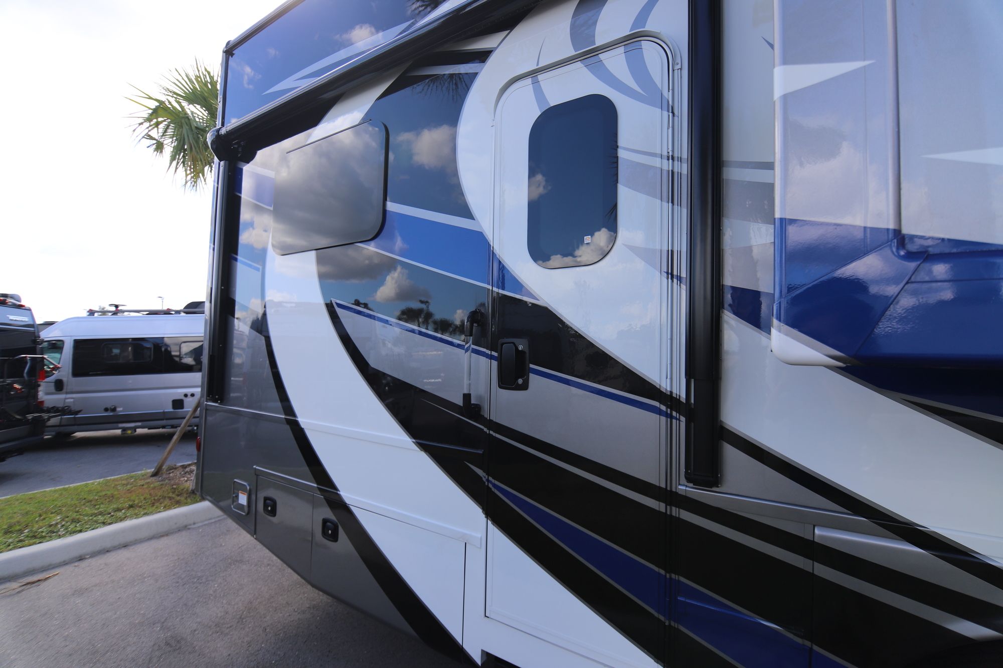 New 2019 Thor Outlaw 38MB Class A  For Sale