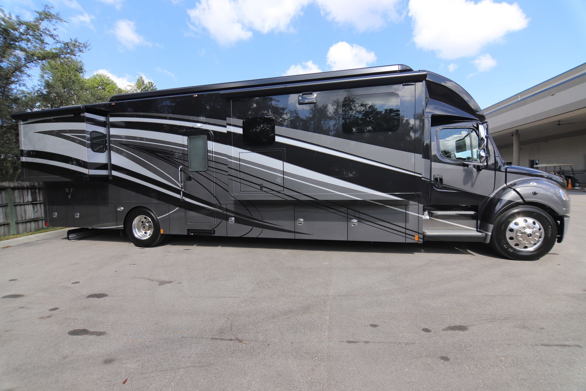 New 2019 Renegade Rv Verona Le 40LTS Super C  For Sale