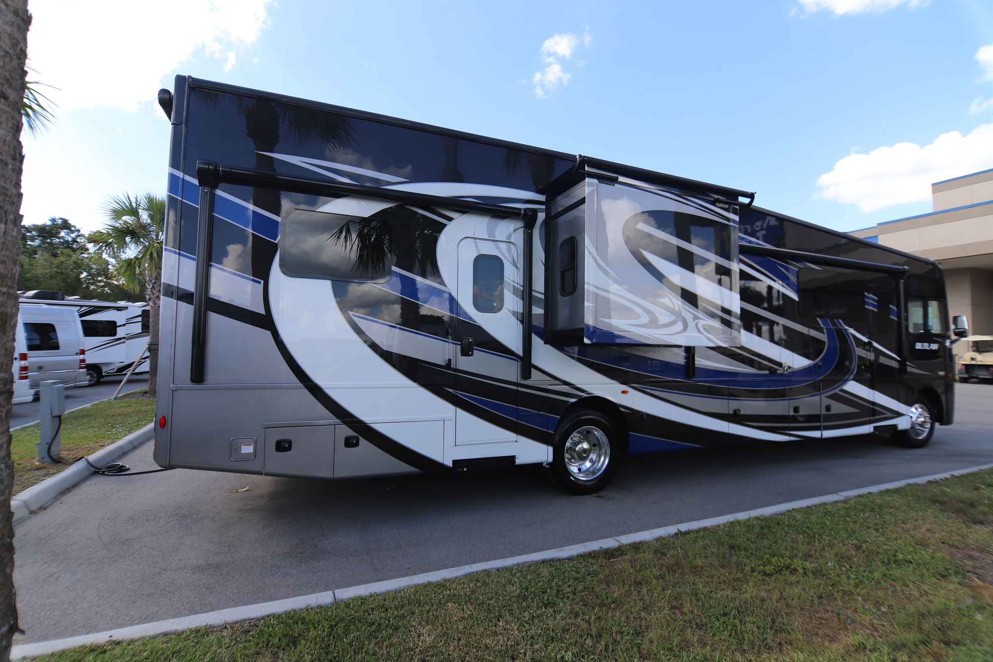 New 2019 Thor Outlaw 38MB Class A  For Sale