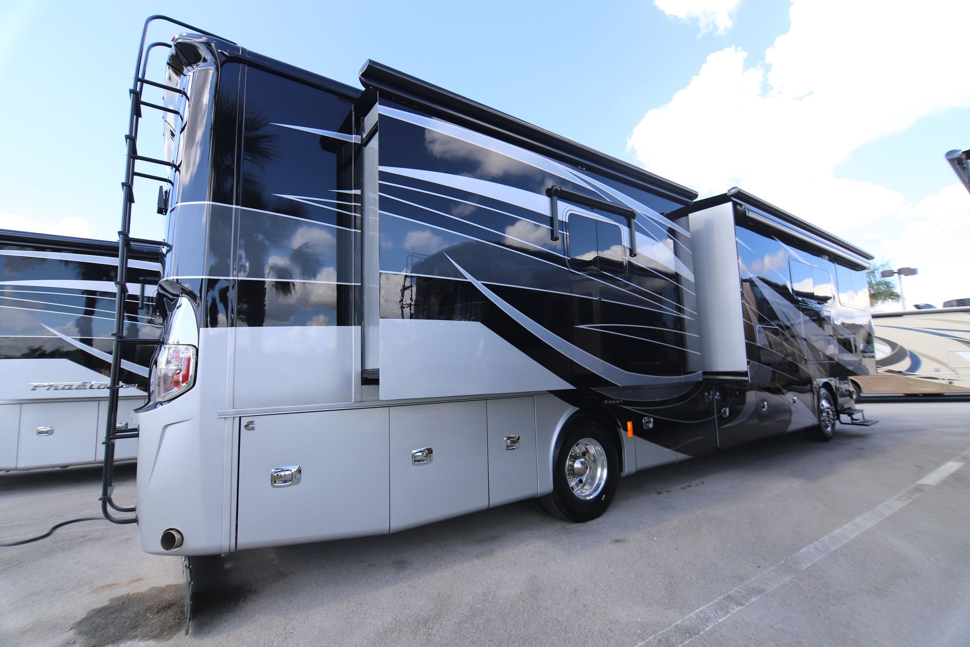 New 2019 Tiffin Motor Homes Phaeton 40 IH Class A  For Sale