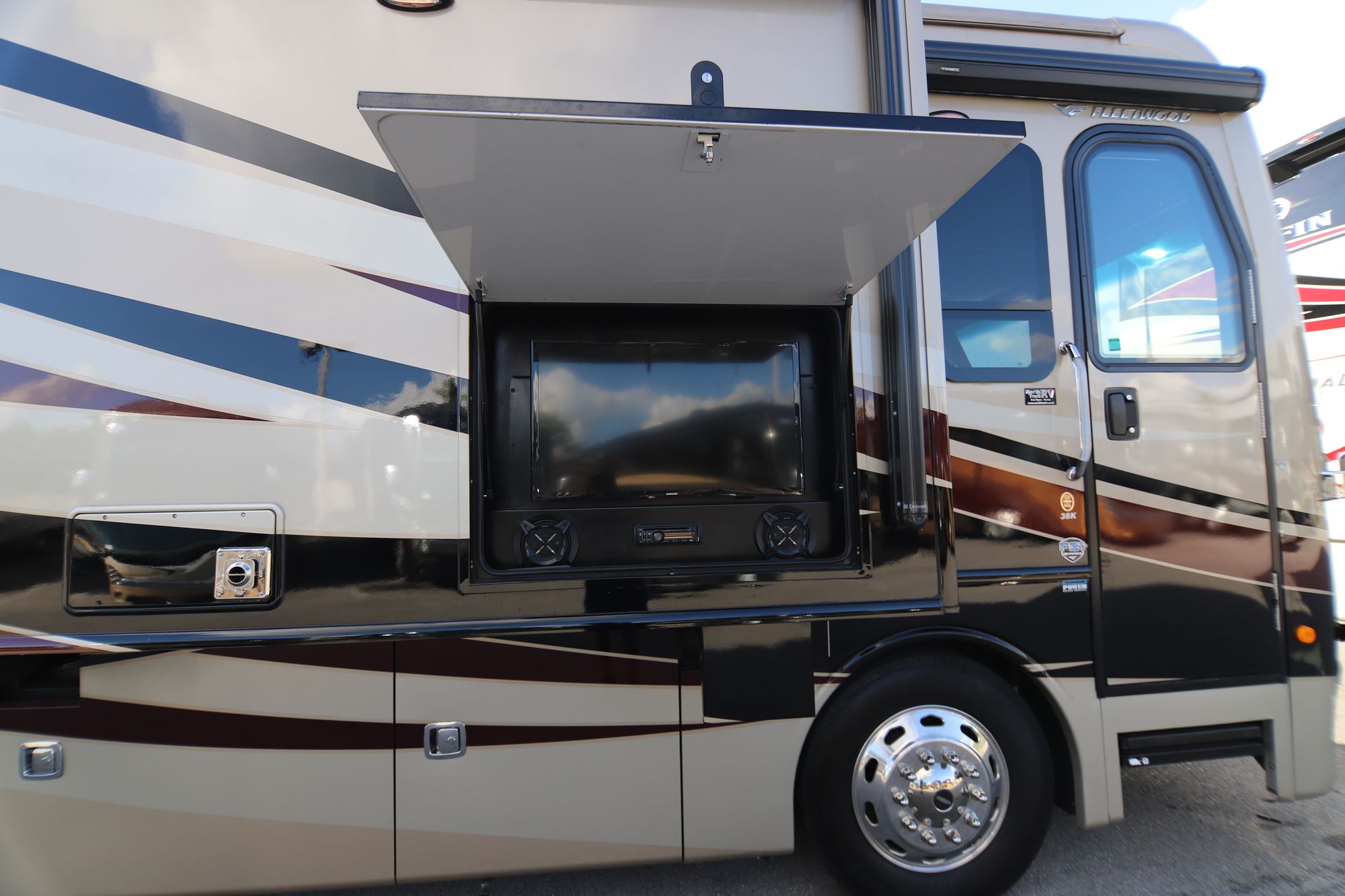 Used 2017 Fleetwood Discovery 38K Class A  For Sale