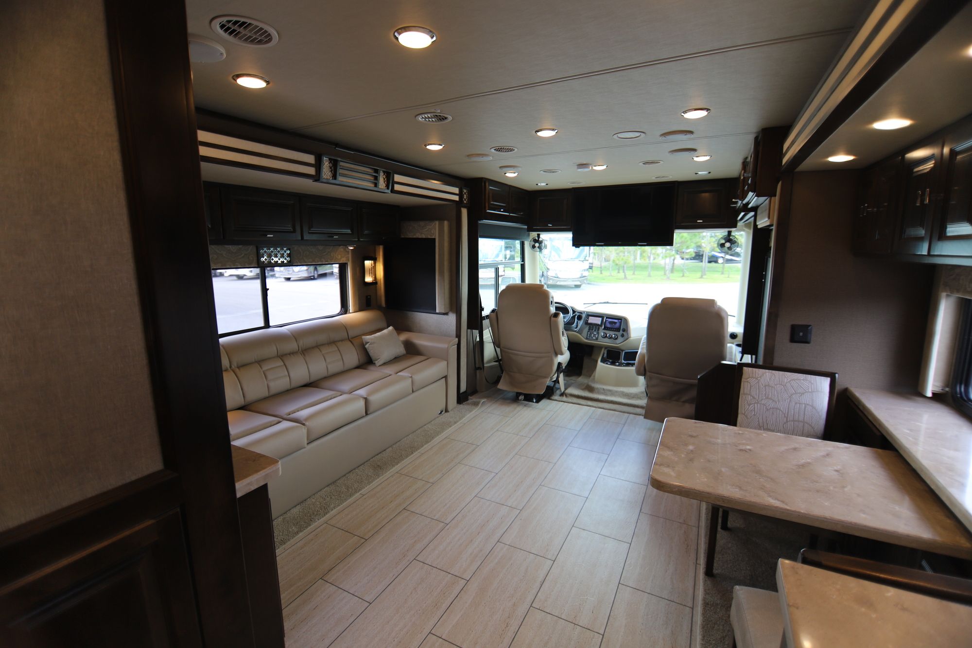 2019 Tiffin Motor Homes Allegro 34PA 12051