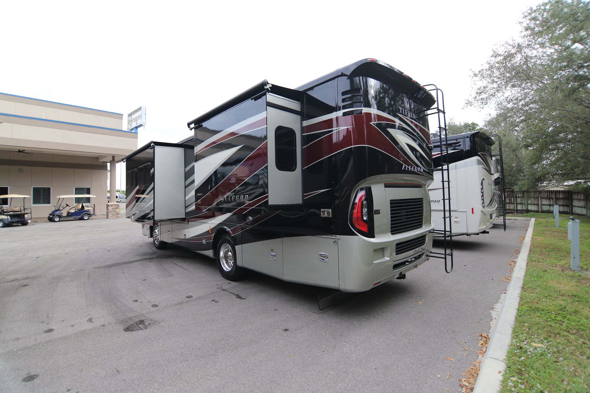 New 2019 Tiffin Motor Homes Allegro Red 33 AA Class A  For Sale