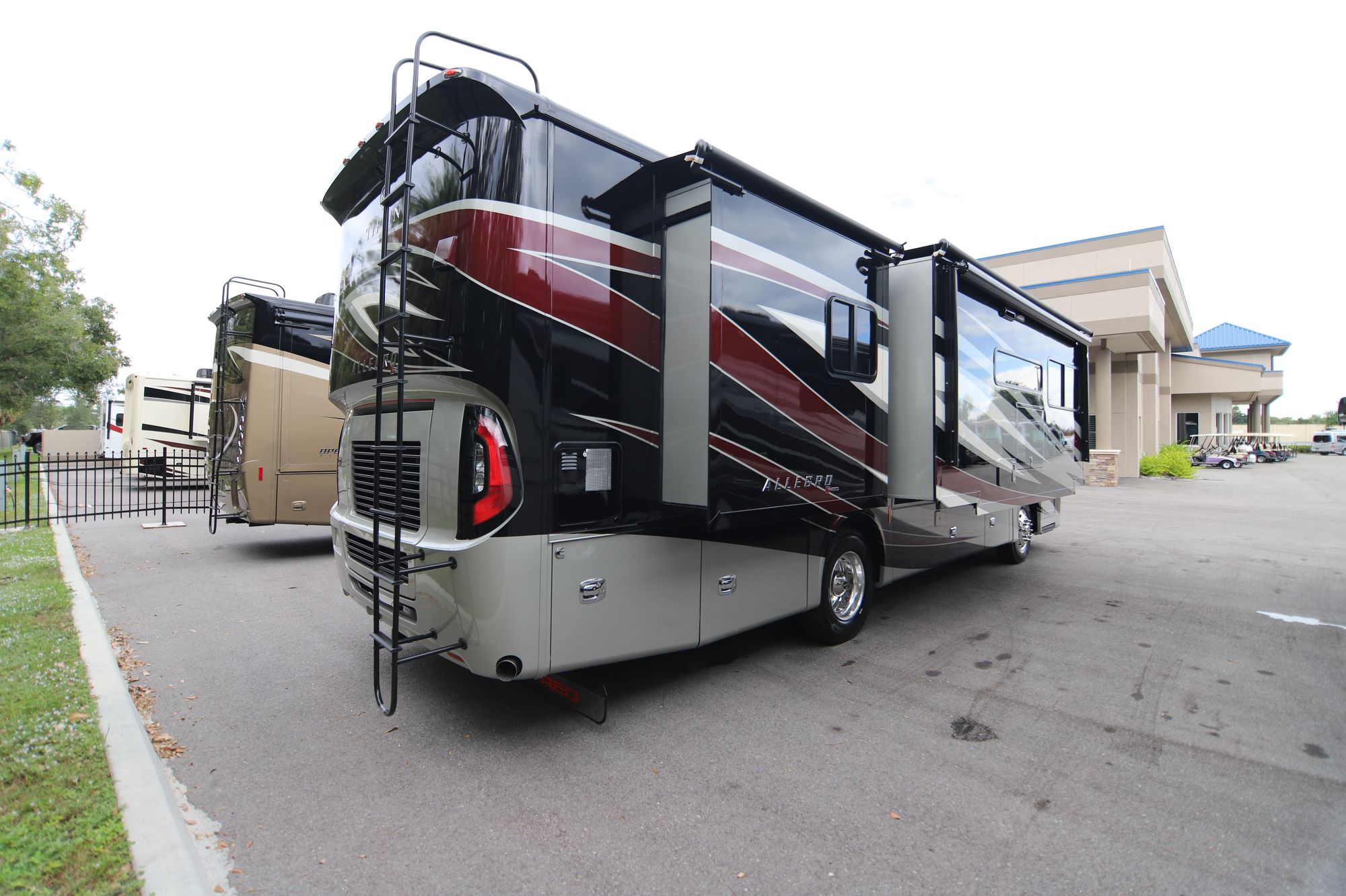 New 2019 Tiffin Motor Homes Allegro Red 33 AA Class A  For Sale