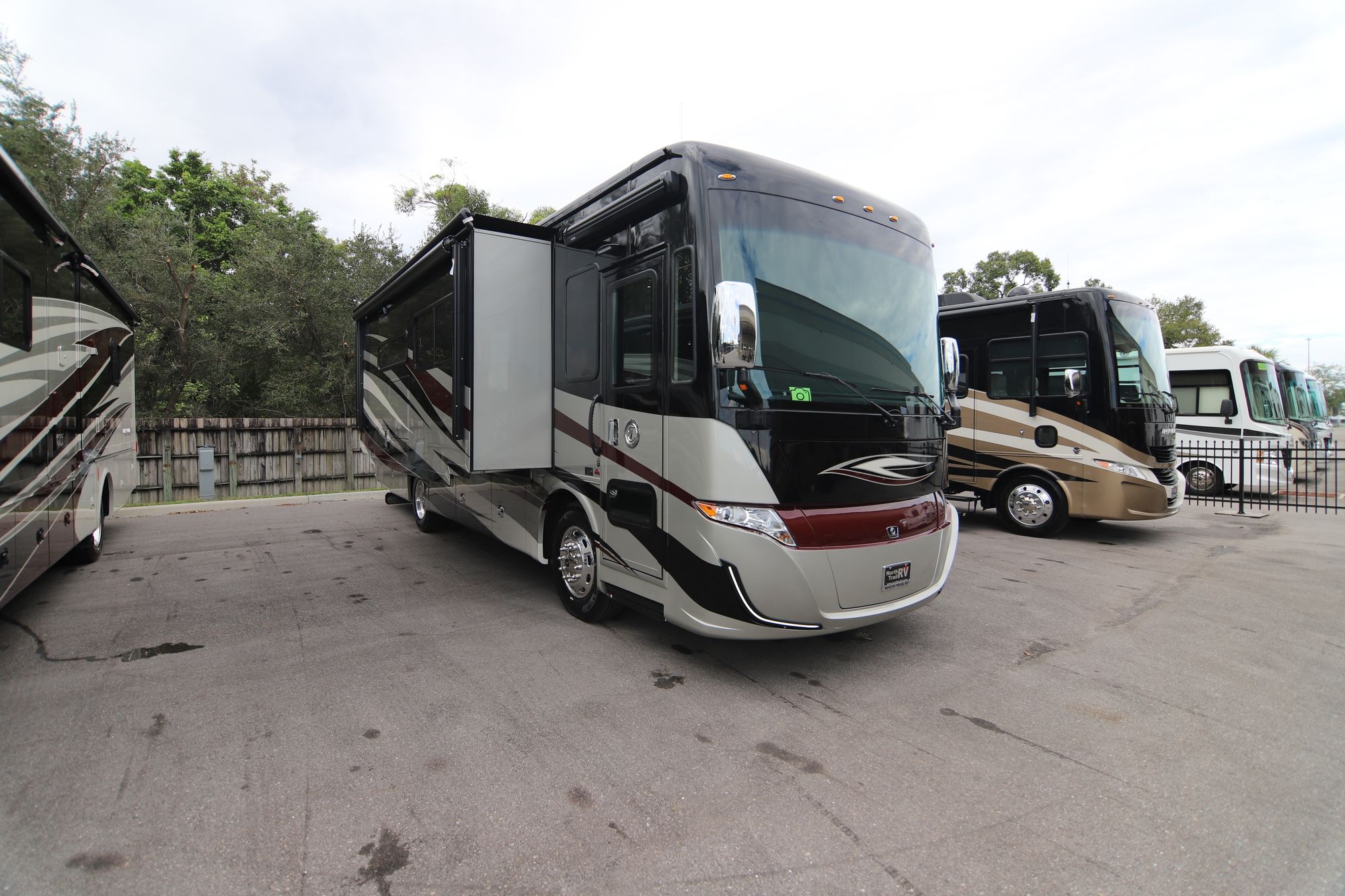 New 2019 Tiffin Motor Homes Allegro Red 33 AA Class A  For Sale