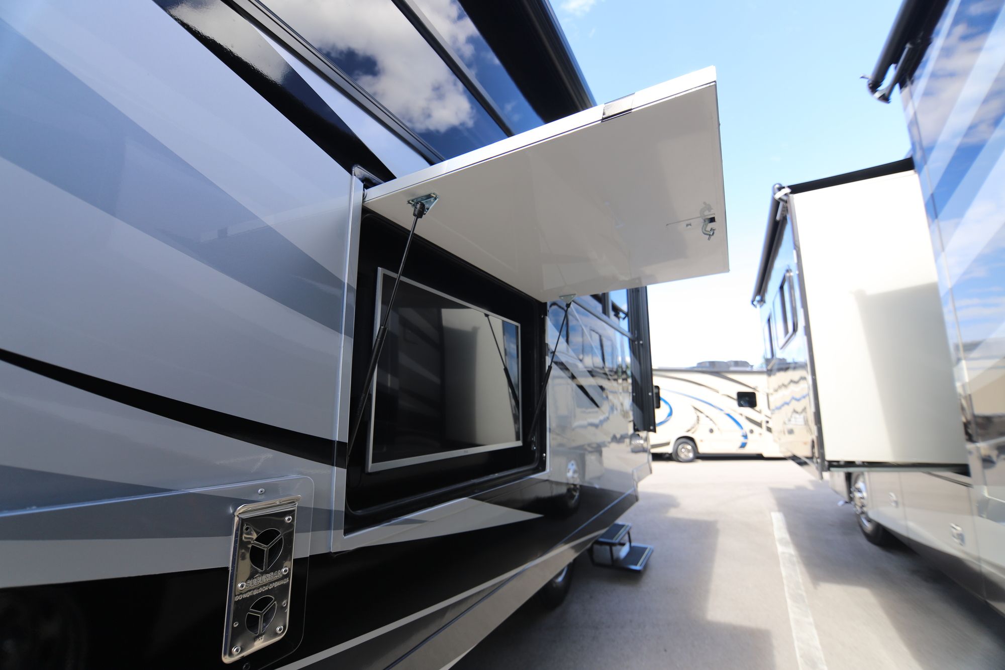 New 2019 Tiffin Motor Homes Allegro Red 33AA Class A  For Sale