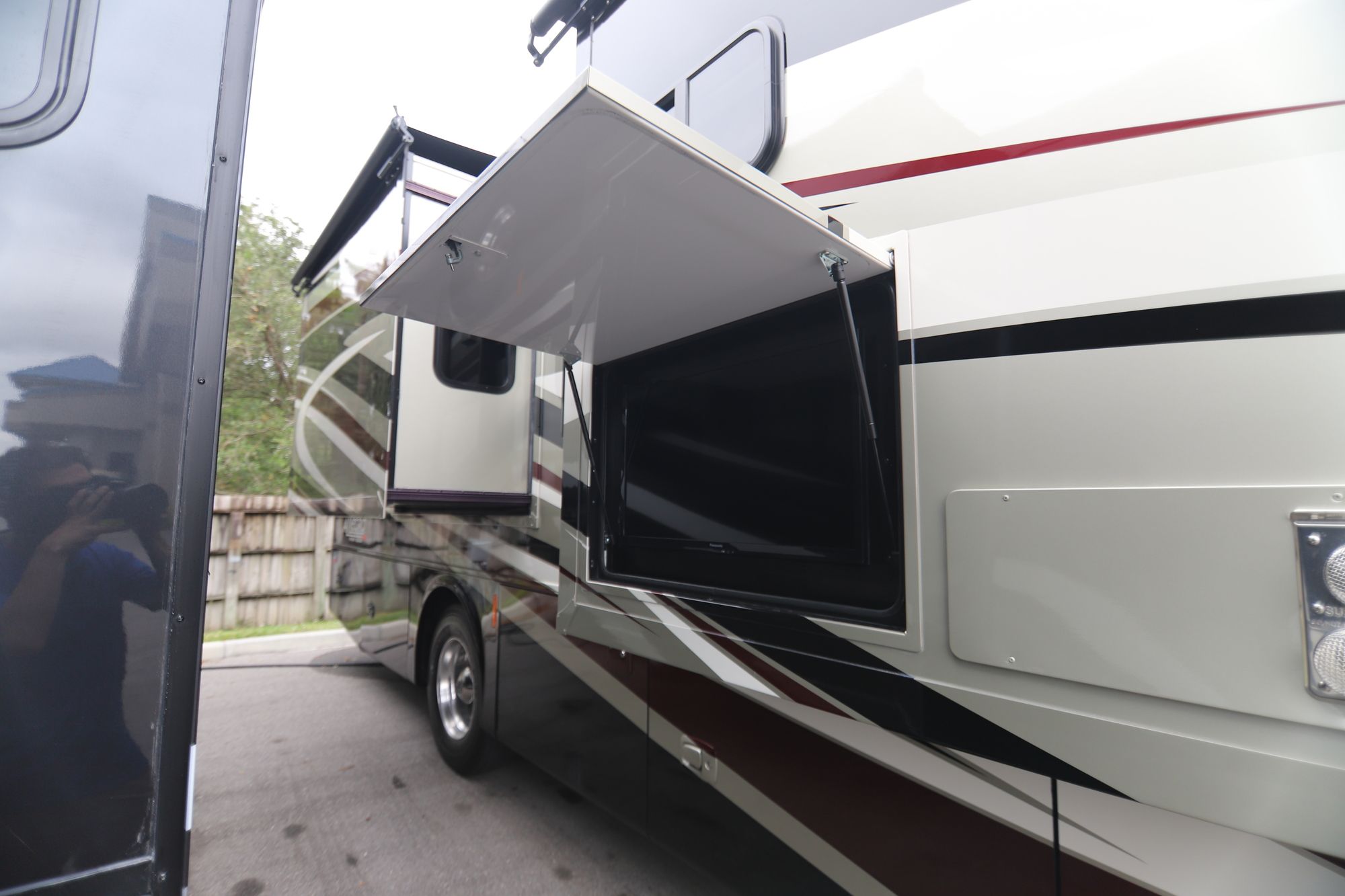 Used 2014 Tiffin Motor Homes Allegro Red 38QRA Class A  For Sale