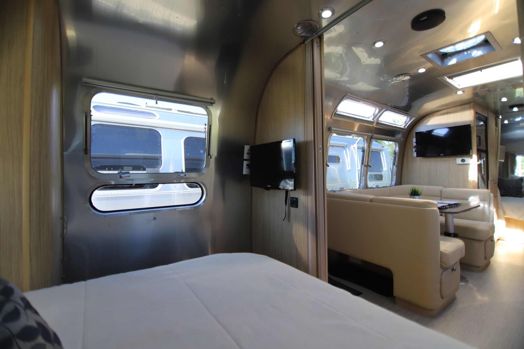 New 2019 Airstream Flying Cloud 30FB Travel Trailer  For Sale