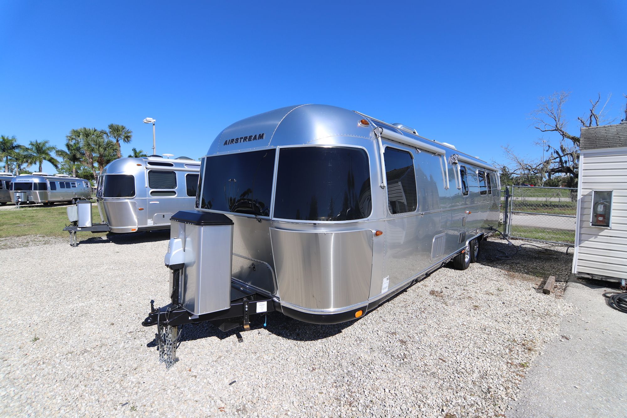 Used 2018 Airstream Classic 33FB Travel Trailer  For Sale