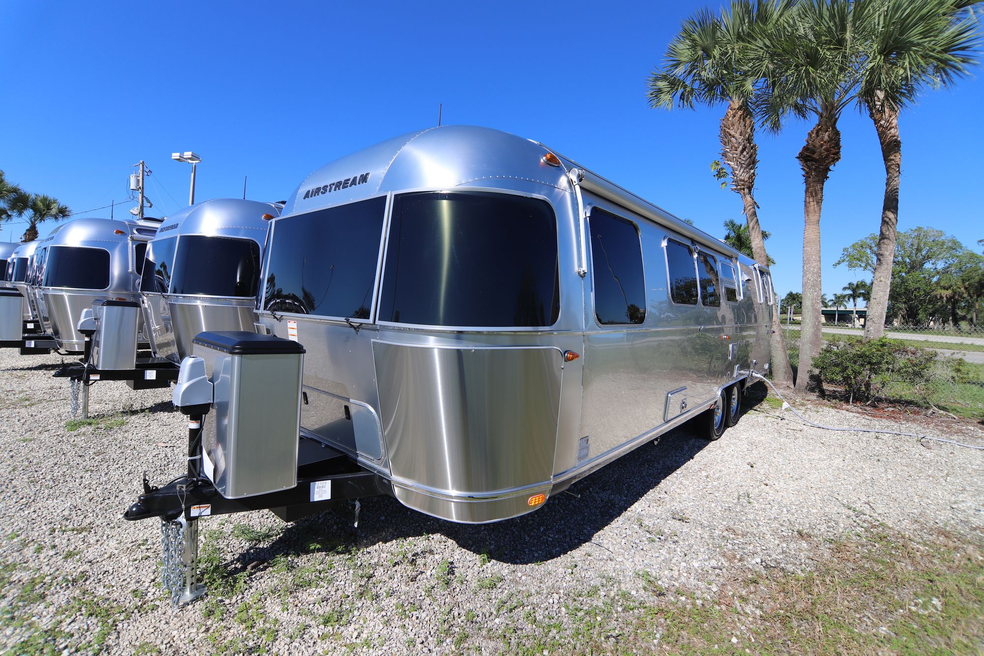 New 2019 Airstream Flying Cloud 30FB Travel Trailer  For Sale