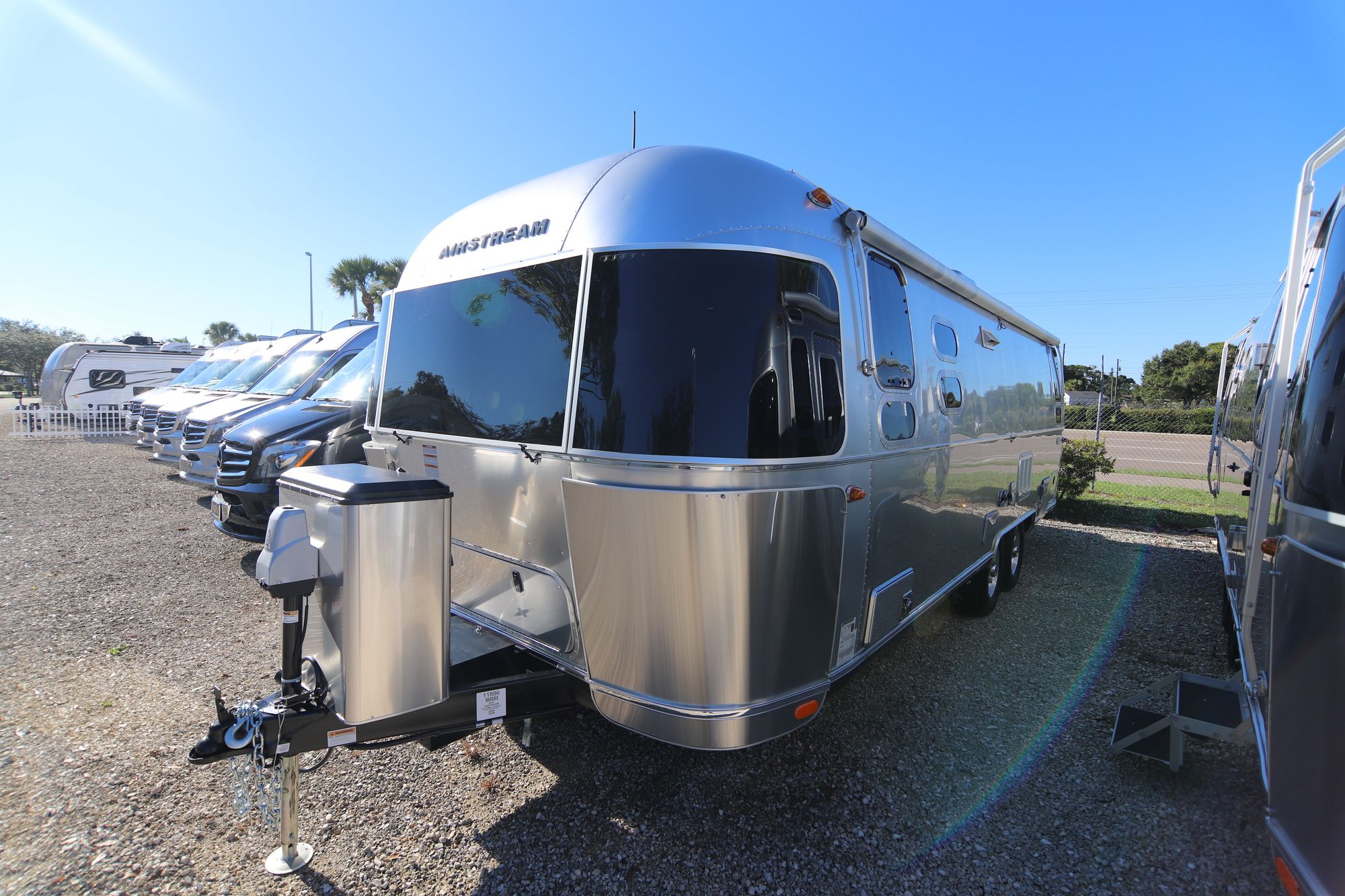 New 2019 Airstream Flying Cloud 26RB Travel Trailer  For Sale