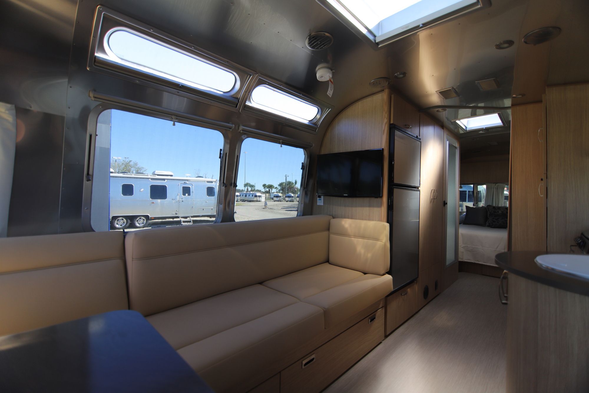 New 2019 Airstream Flying Cloud 27FB Travel Trailer  For Sale