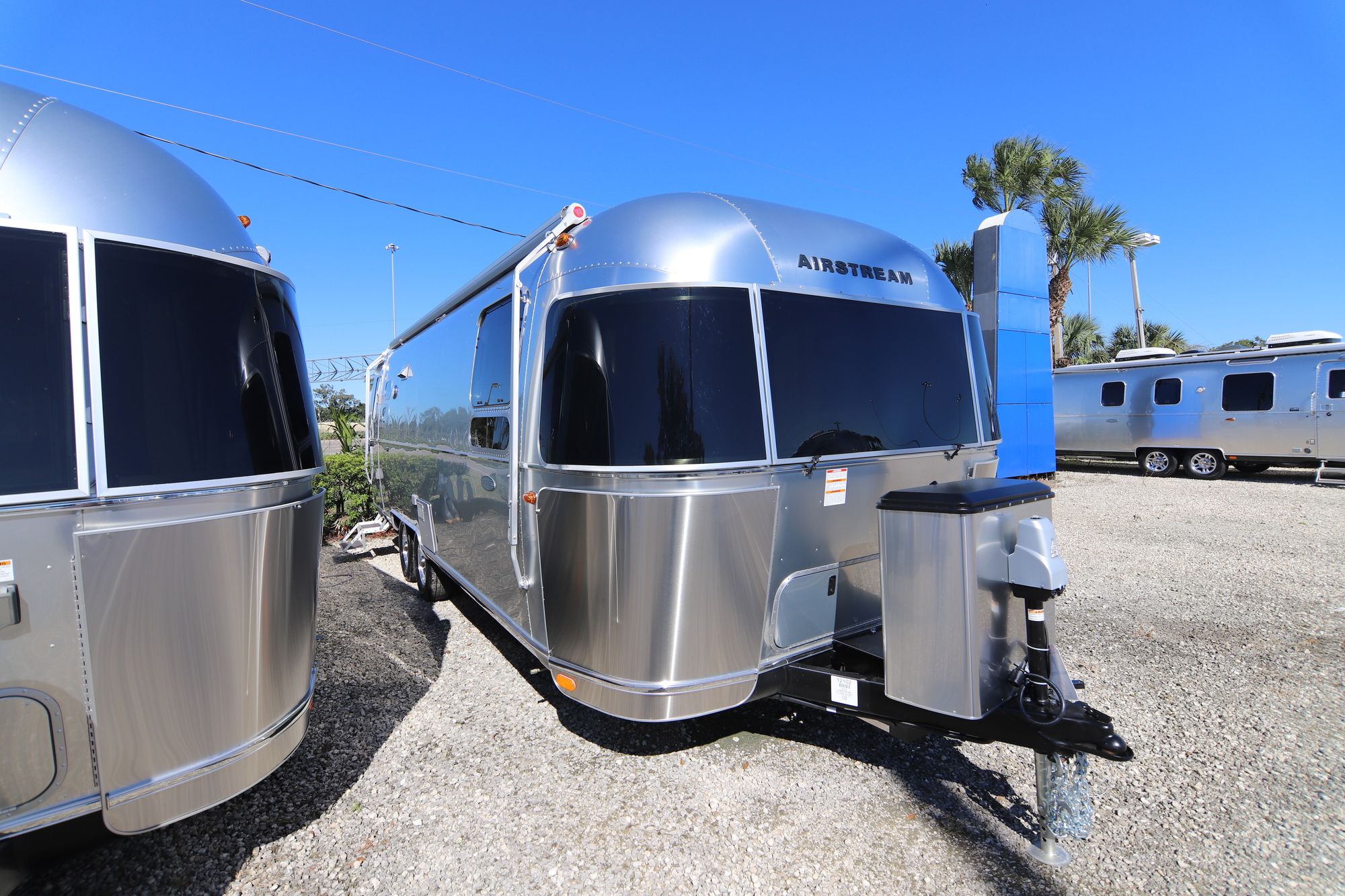 New 2019 Airstream Flying Cloud 27FB Travel Trailer  For Sale