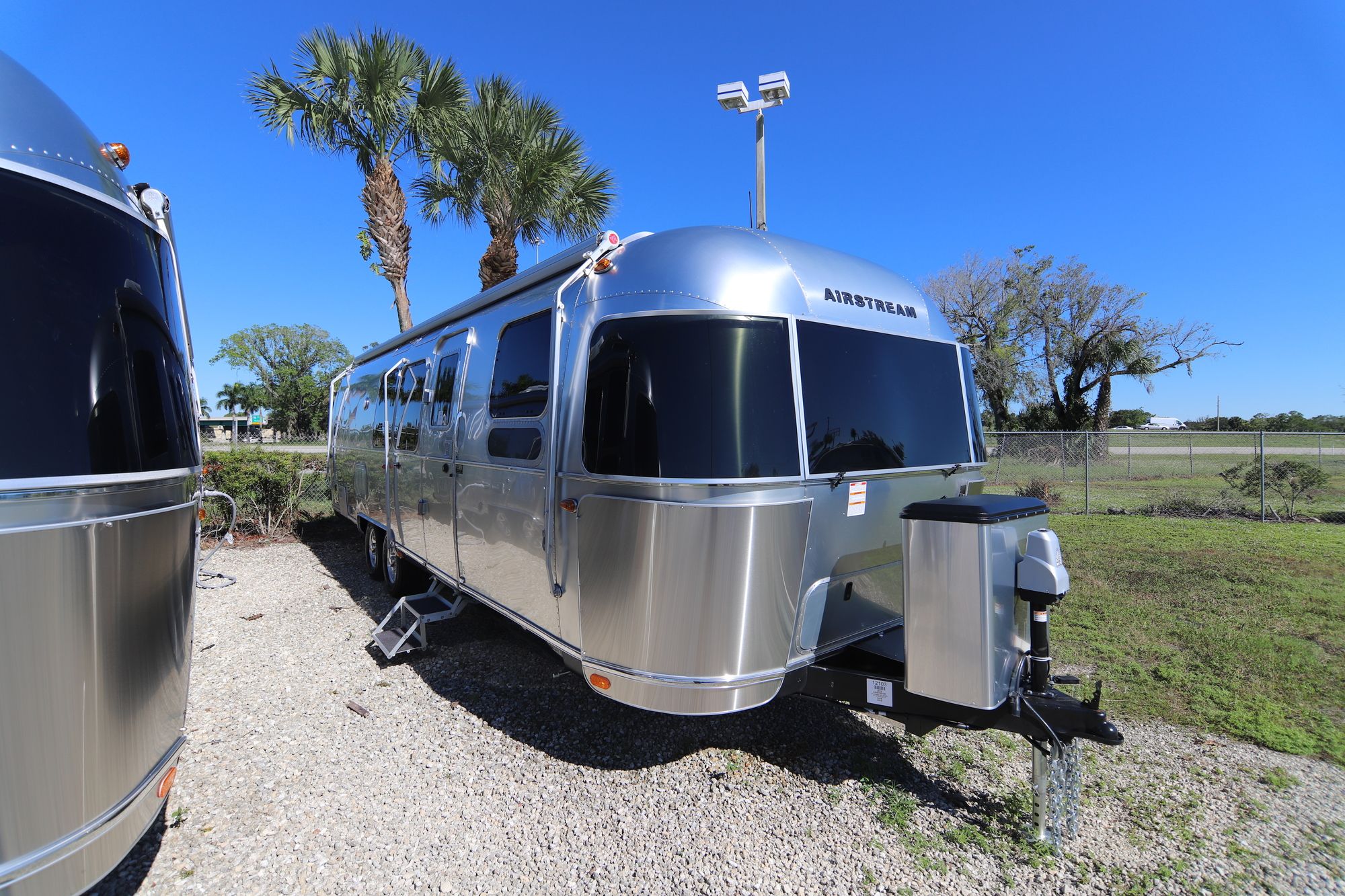 New 2019 Airstream Flying Cloud 30FB Travel Trailer  For Sale