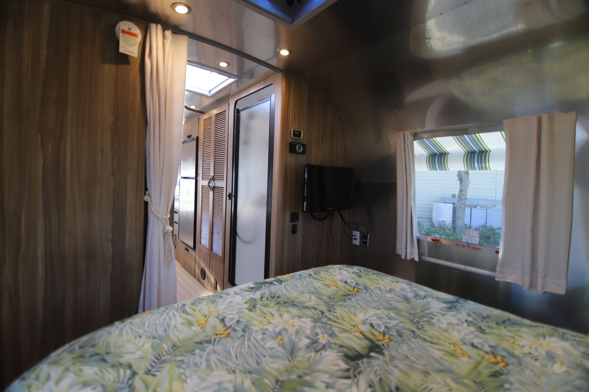 New 2019 Airstream Tommy Bahama 27FB Travel Trailer  For Sale