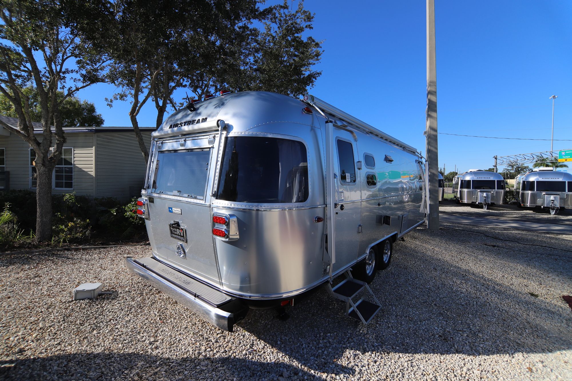 New 2019 Airstream Tommy Bahama 27FB Travel Trailer  For Sale