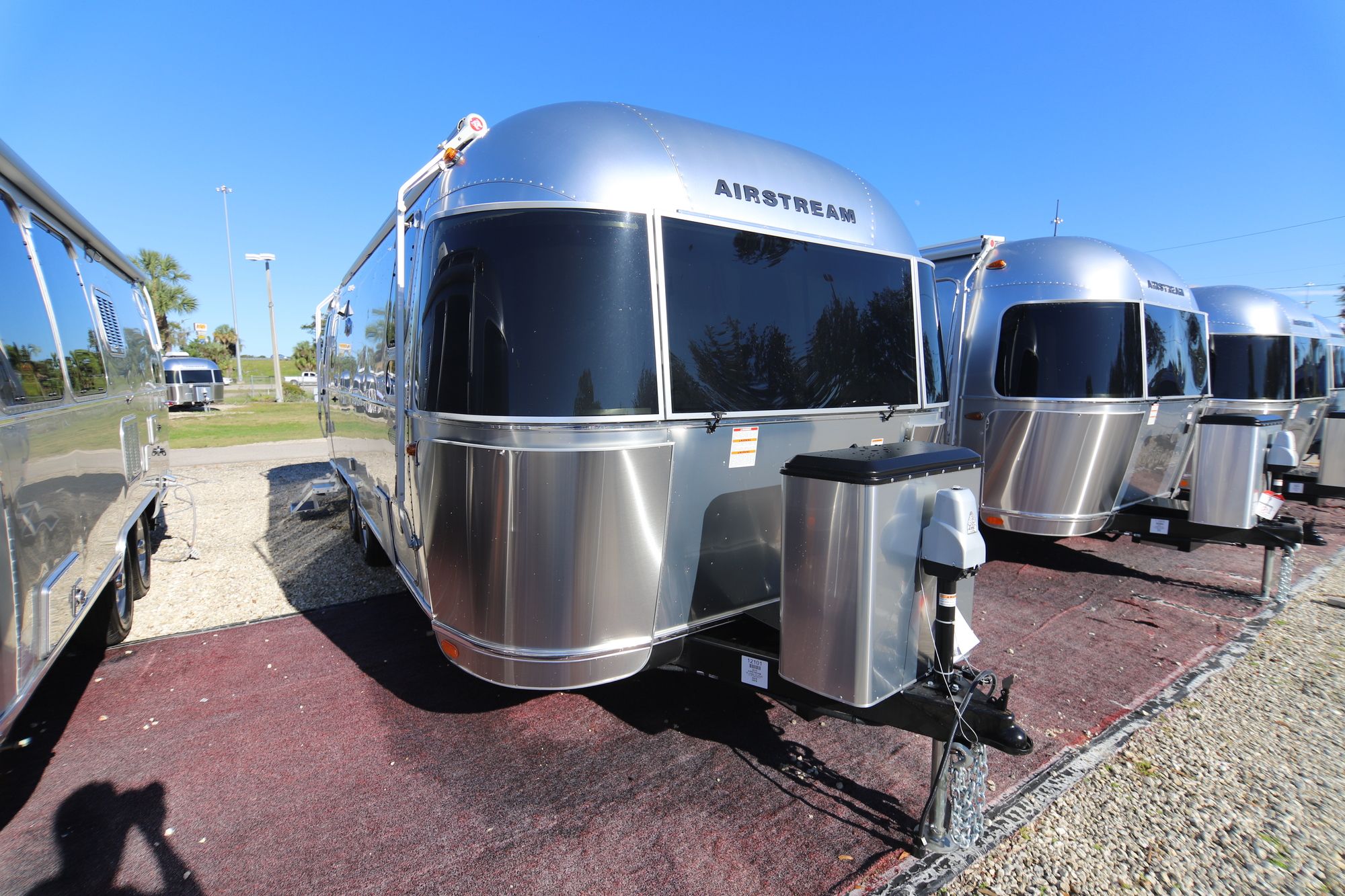 New 2019 Airstream Flying Cloud 25FB Travel Trailer  For Sale