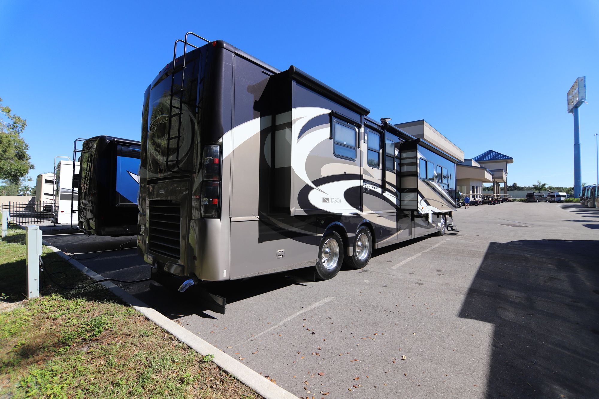 Used 2013 Itasca Ellipse 42GD Class A  For Sale