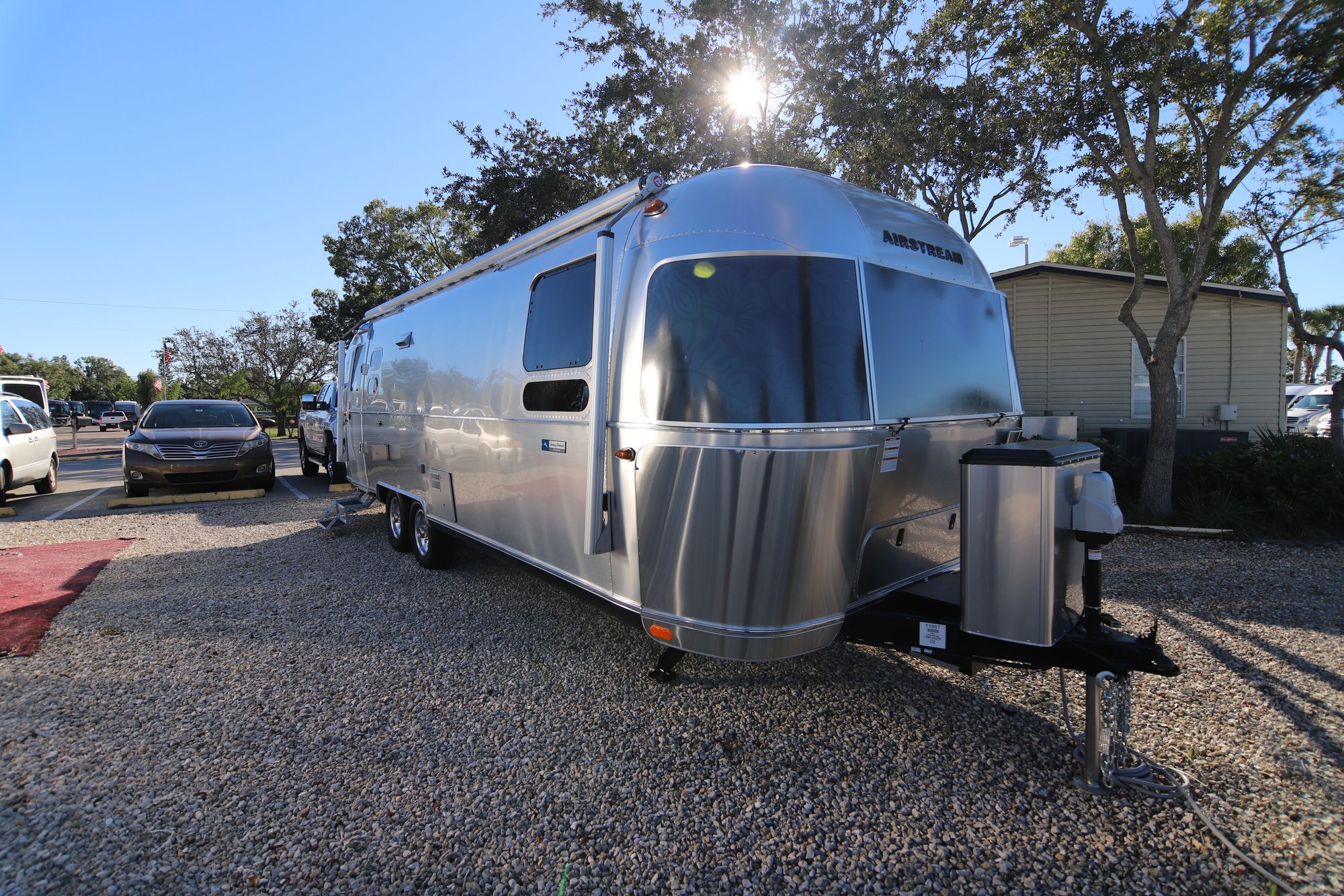 New 2019 Airstream Tommy Bahama 27FB Travel Trailer  For Sale