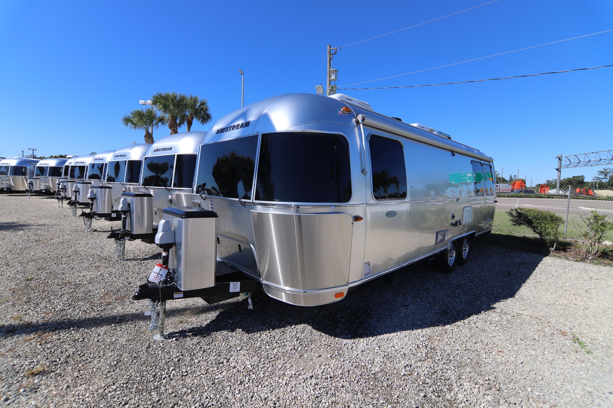 New 2019 Airstream Flying Cloud 27FB Travel Trailer  For Sale