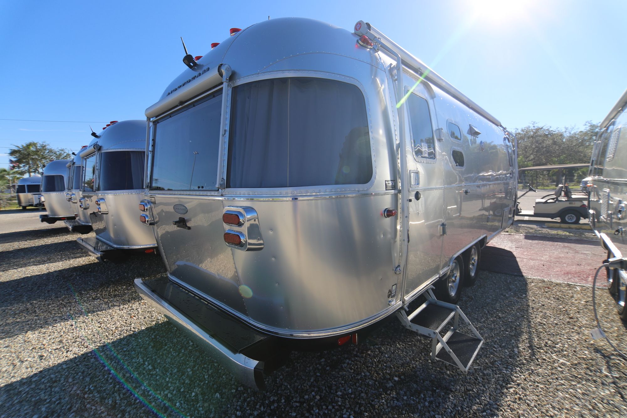 New 2019 Airstream Flying Cloud 25FB Travel Trailer  For Sale