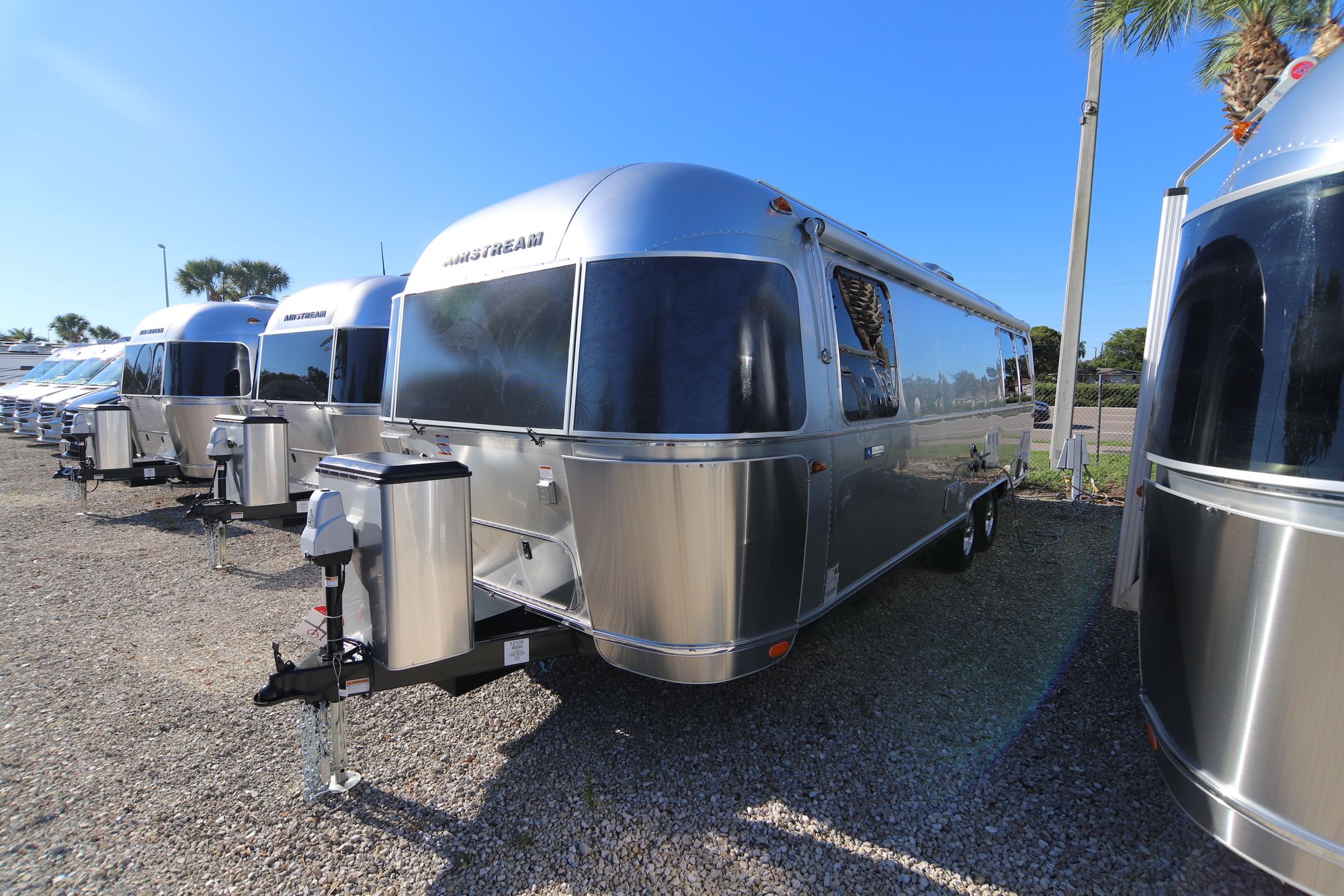 New 2019 Airstream Tommy Bahama 27FB Travel Trailer  For Sale