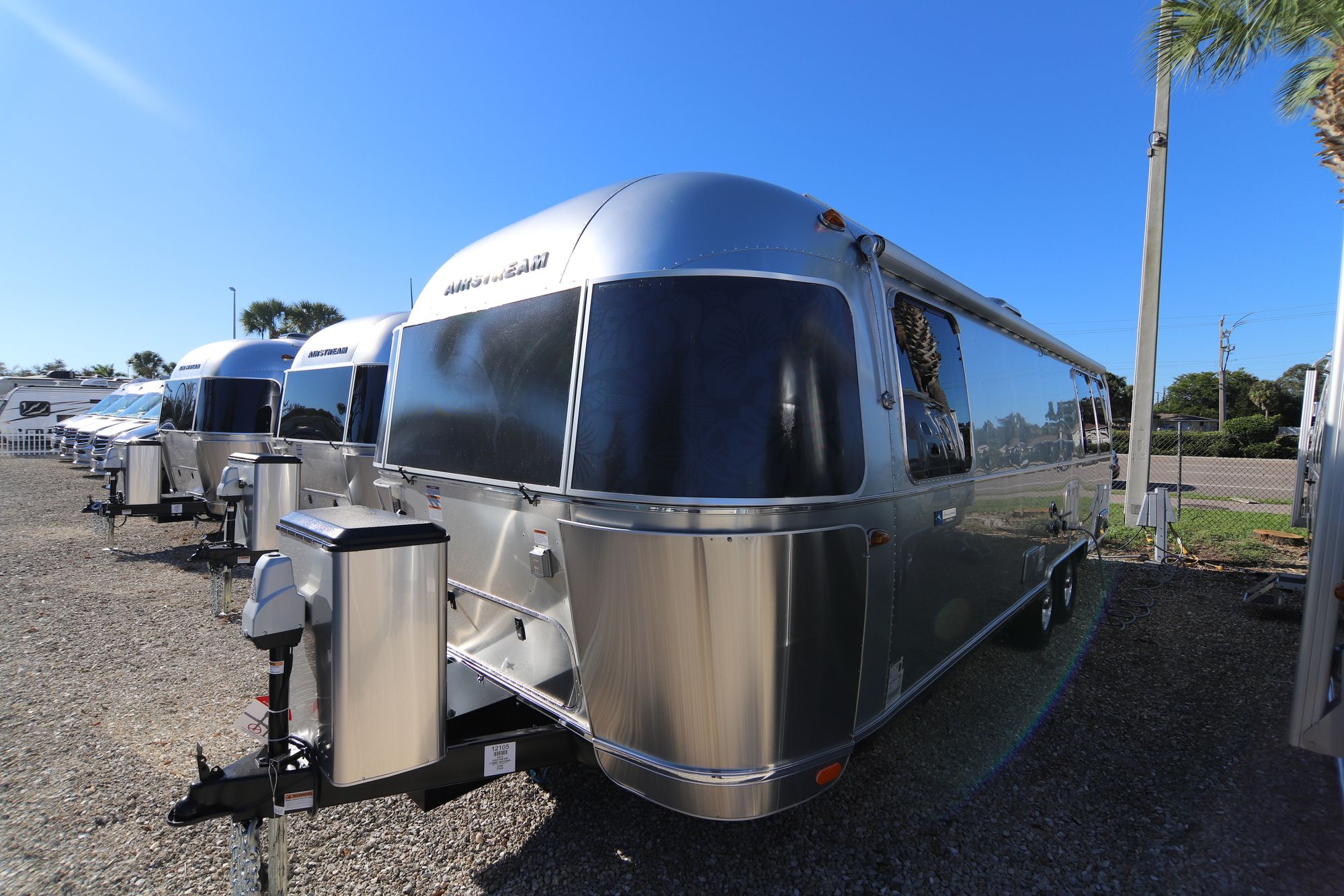 New 2019 Airstream Tommy Bahama 27FB Travel Trailer  For Sale