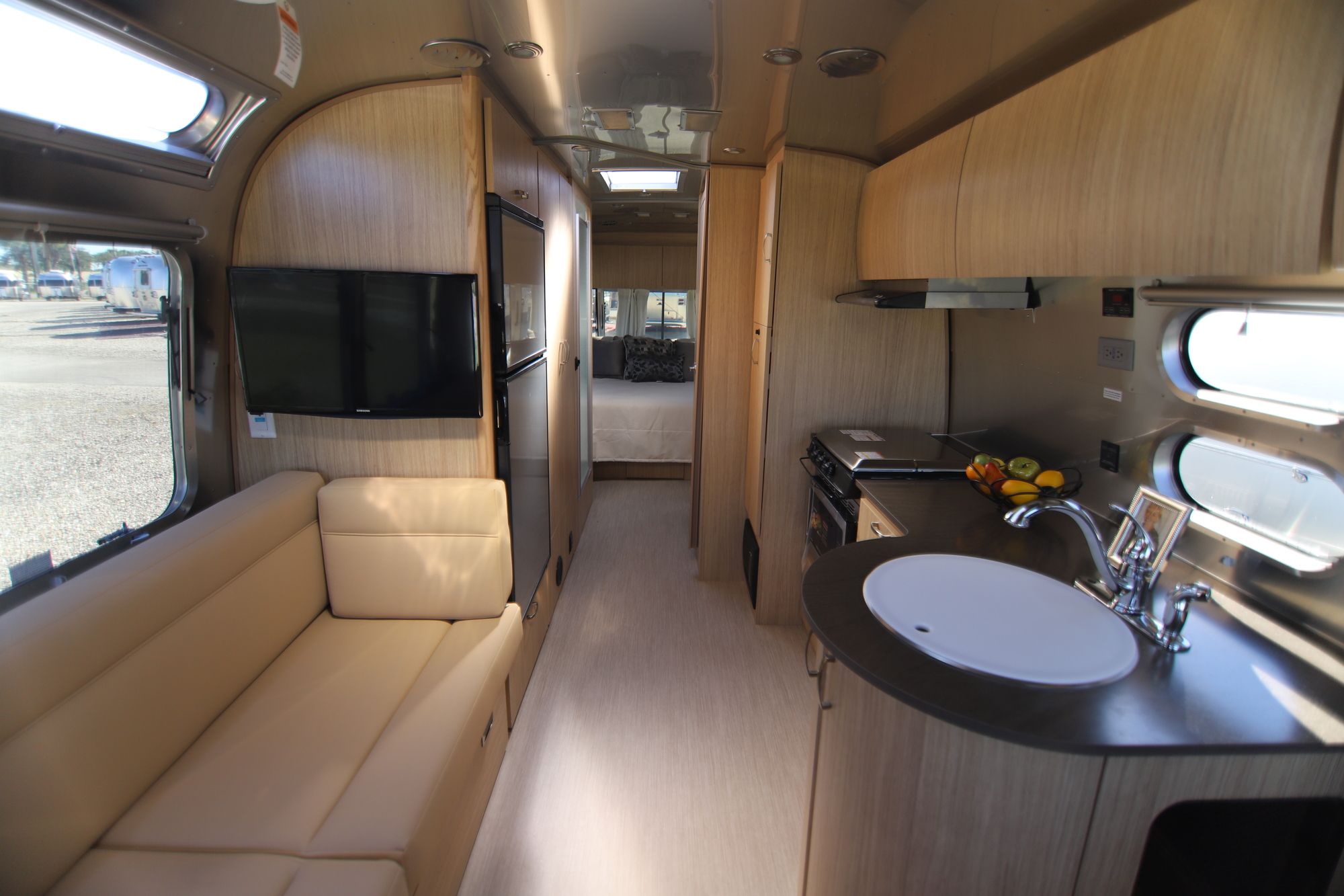 New 2019 Airstream Flying Cloud 27FB Travel Trailer  For Sale