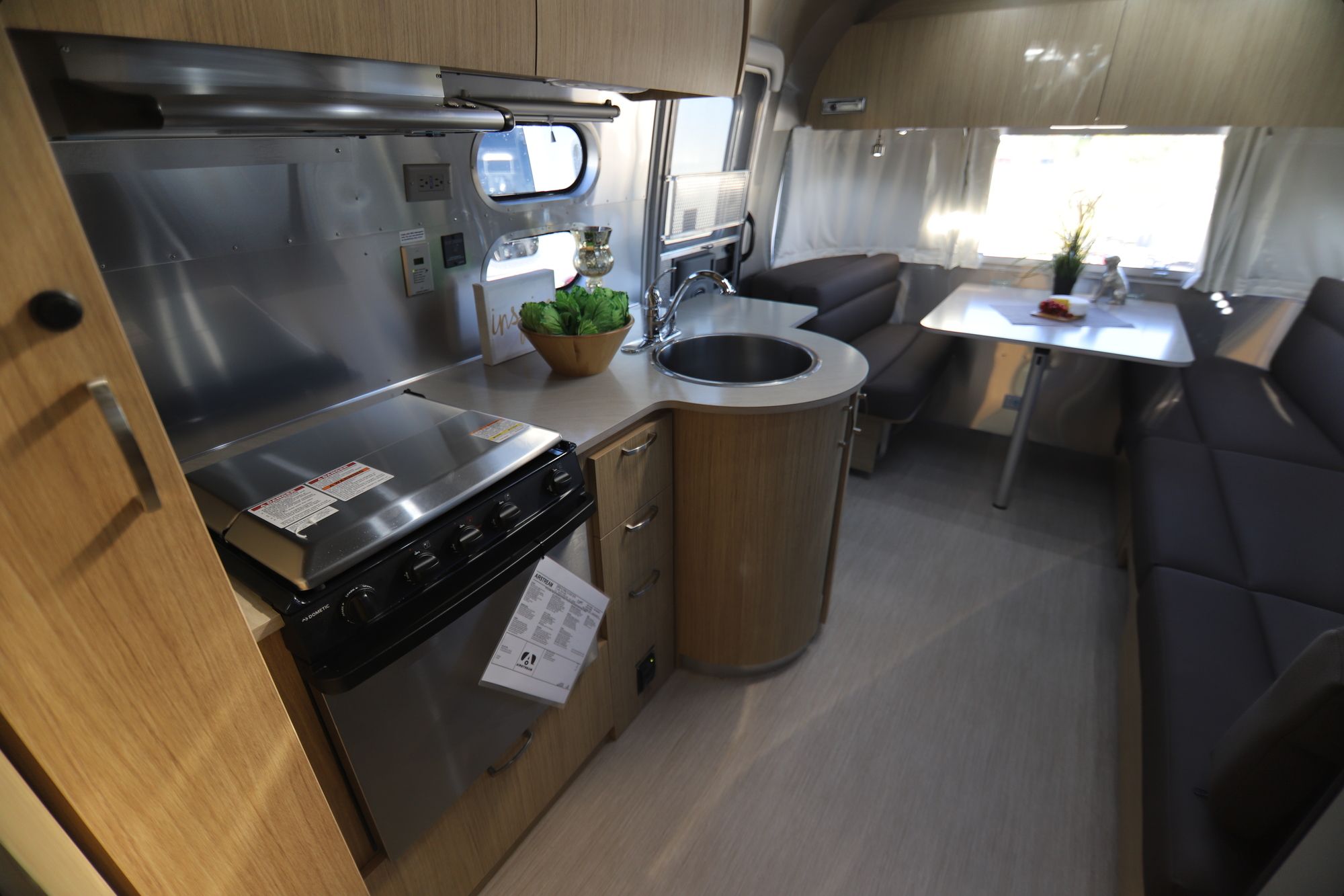 New 2019 Airstream Flying Cloud 25FB Travel Trailer  For Sale