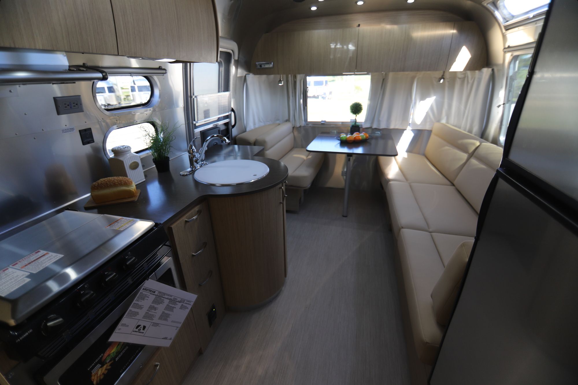 New 2019 Airstream Flying Cloud 25FB Travel Trailer  For Sale