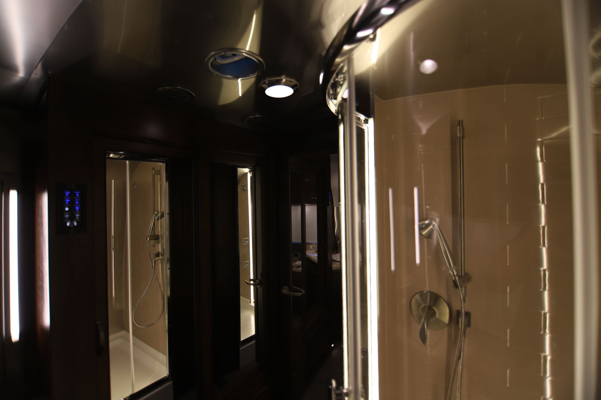 Used 2018 Airstream Classic 33FB Travel Trailer  For Sale