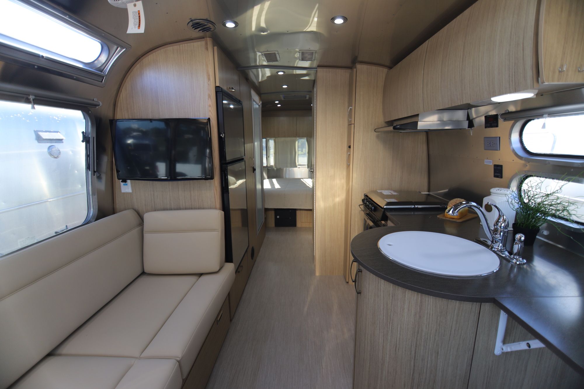 New 2019 Airstream Flying Cloud 25FB Travel Trailer  For Sale