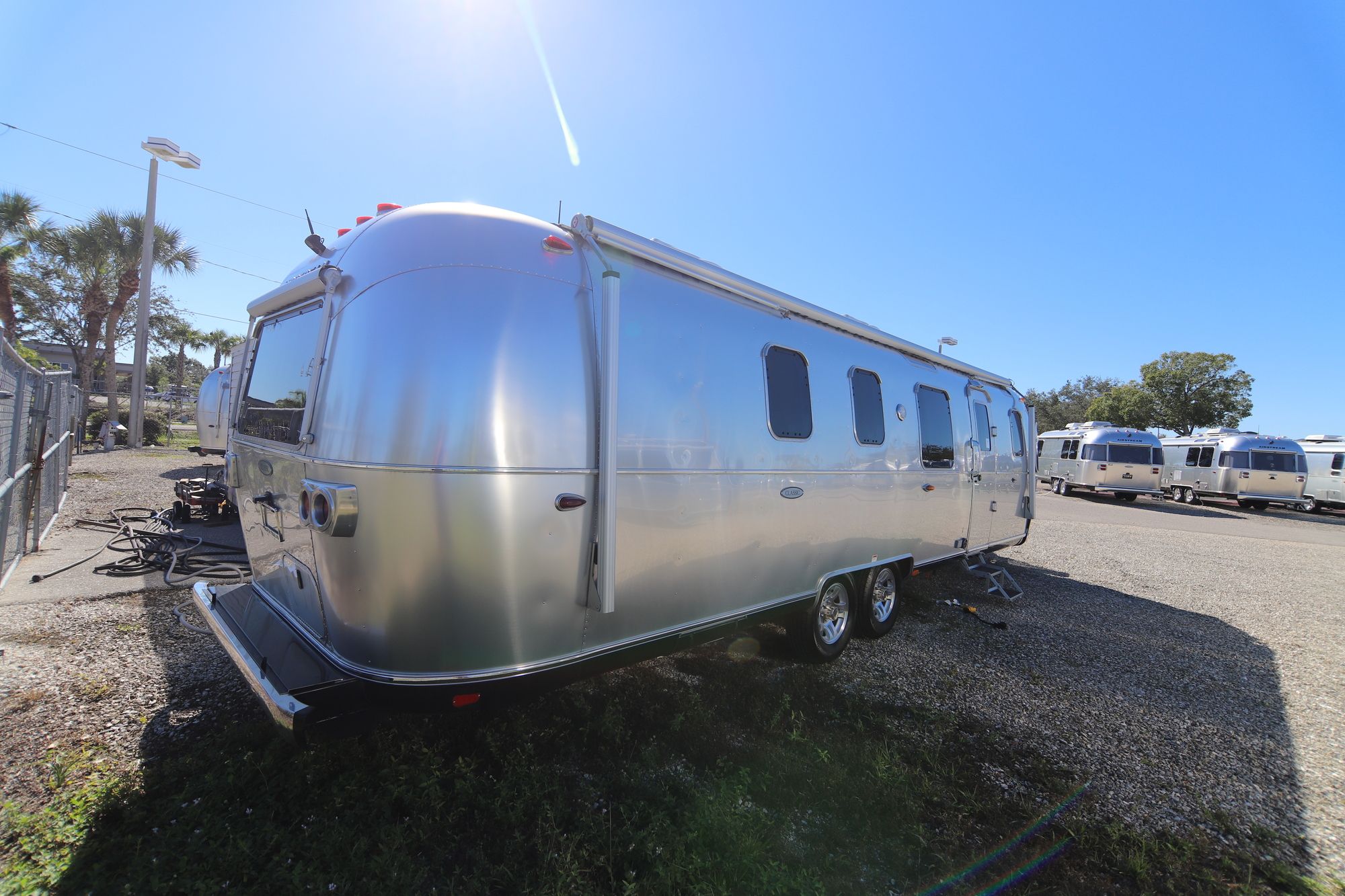 Used 2018 Airstream Classic 33FB Travel Trailer  For Sale