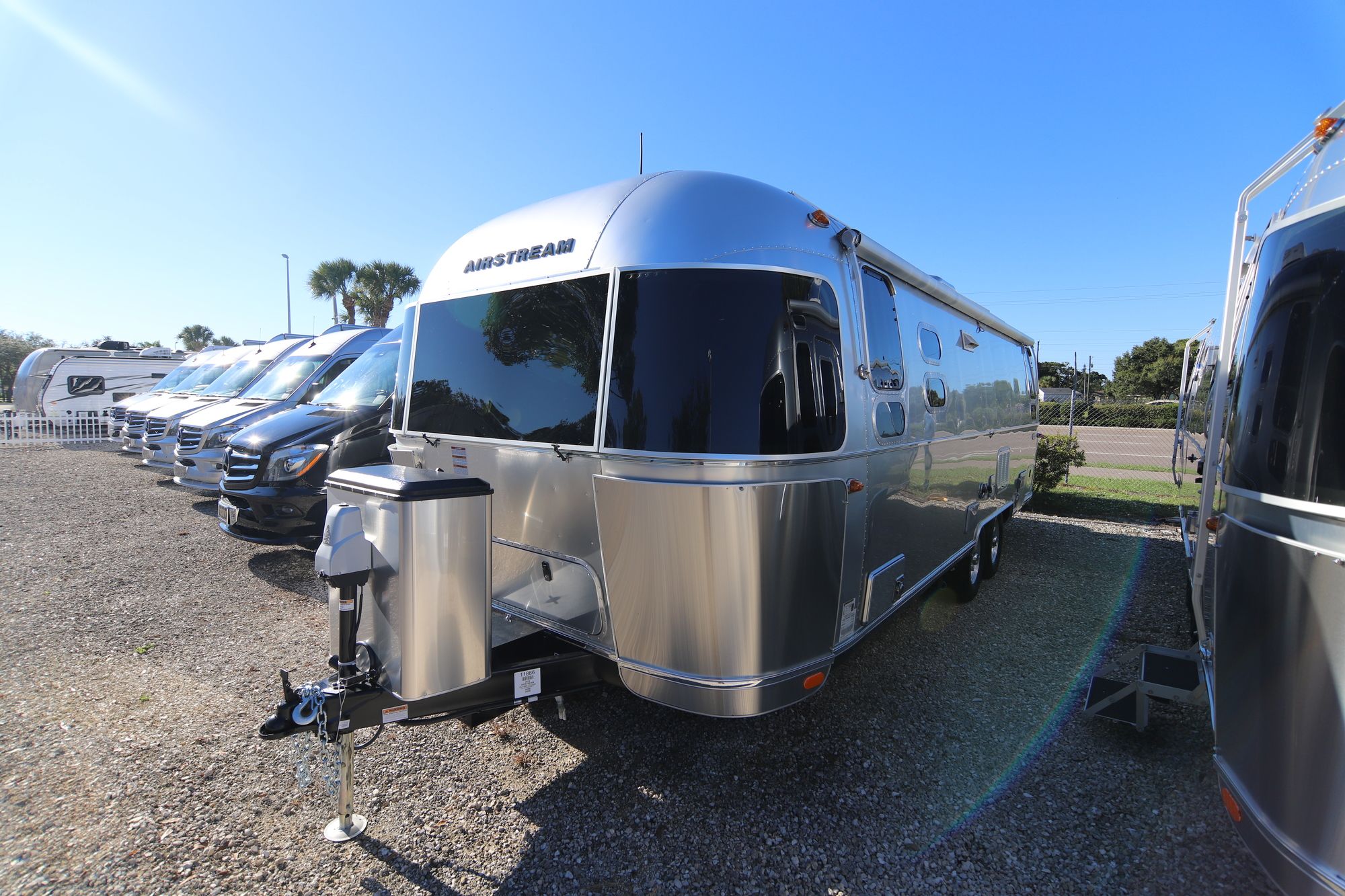 New 2019 Airstream Flying Cloud 26RB Travel Trailer  For Sale