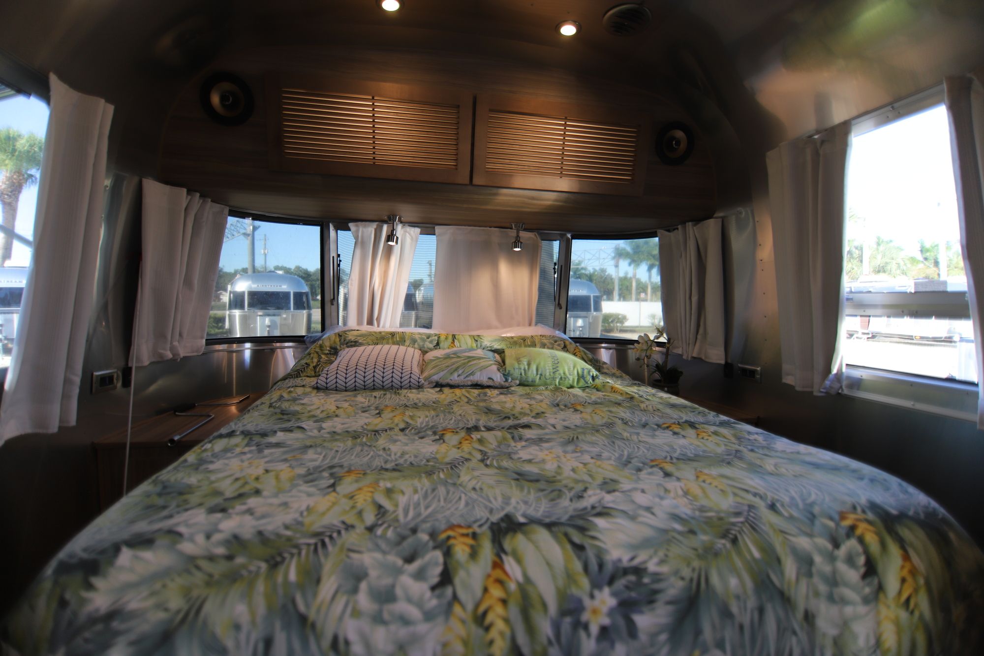 New 2019 Airstream Tommy Bahama 27FB Travel Trailer  For Sale