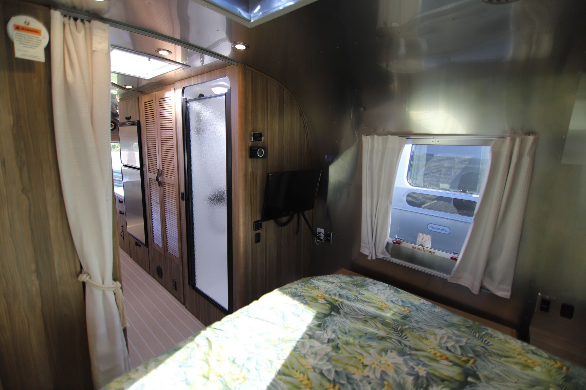 New 2019 Airstream Tommy Bahama 27FB Travel Trailer  For Sale