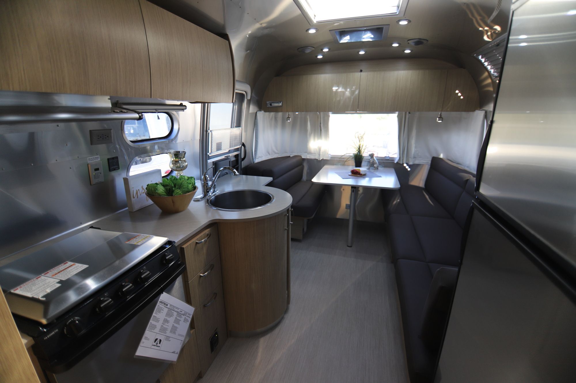 New 2019 Airstream Flying Cloud 25FB Travel Trailer  For Sale