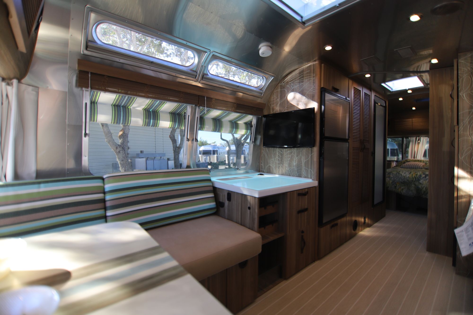 New 2019 Airstream Tommy Bahama 27FB Travel Trailer  For Sale