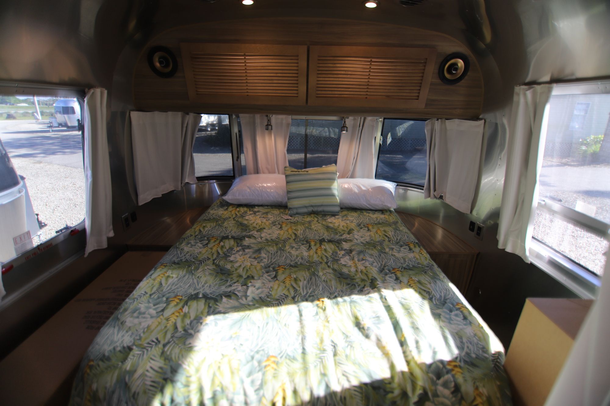 New 2019 Airstream Tommy Bahama 27FB Travel Trailer  For Sale