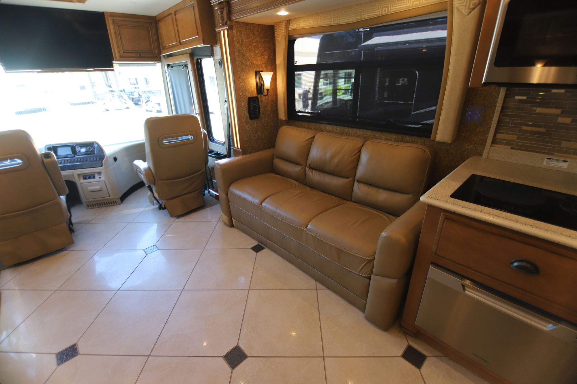 Used 2014 Newmar Dutch Star 4369 Class A  For Sale