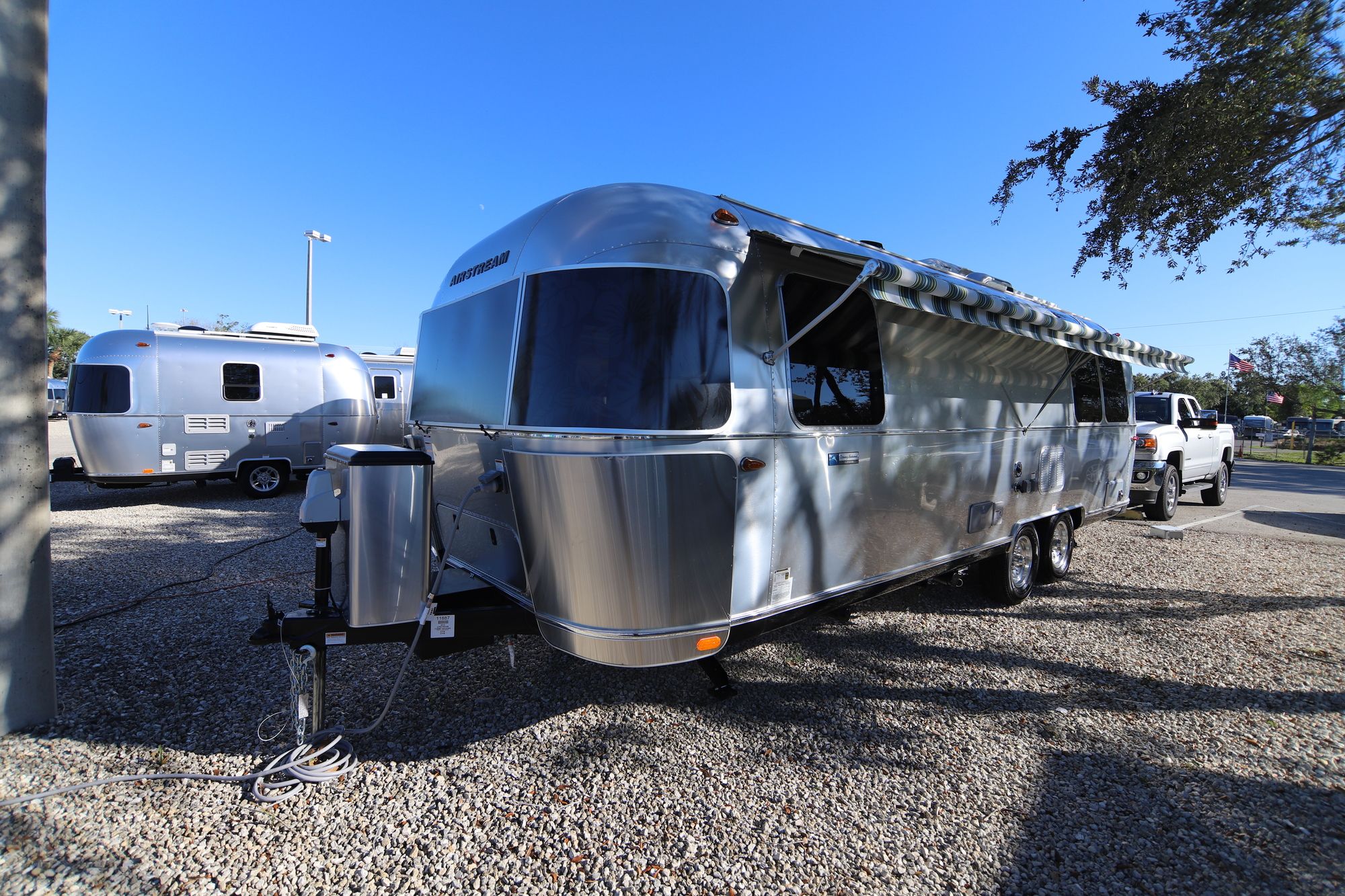 New 2019 Airstream Tommy Bahama 27FB Travel Trailer  For Sale