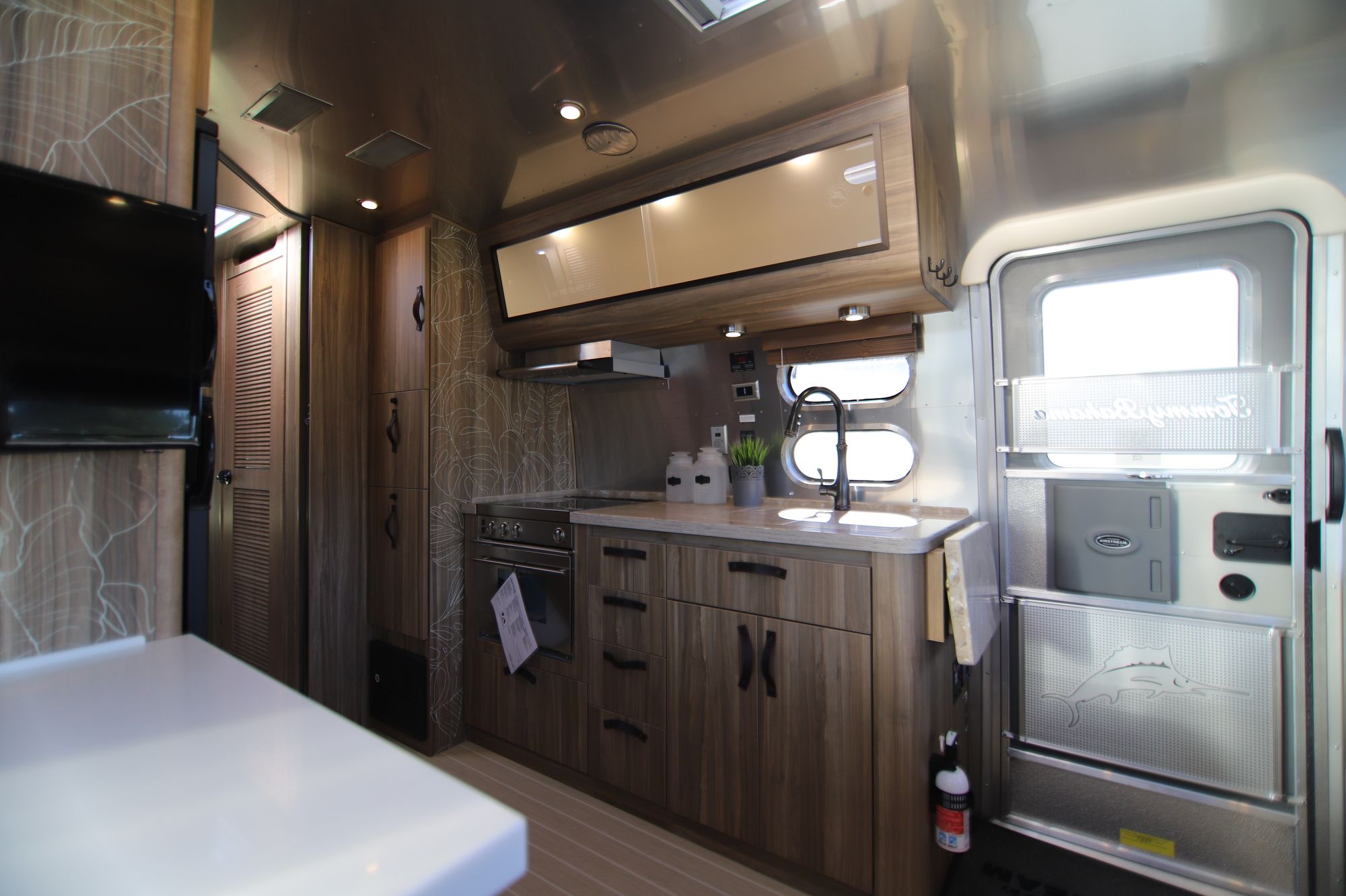 New 2019 Airstream Tommy Bahama 27FB Travel Trailer  For Sale