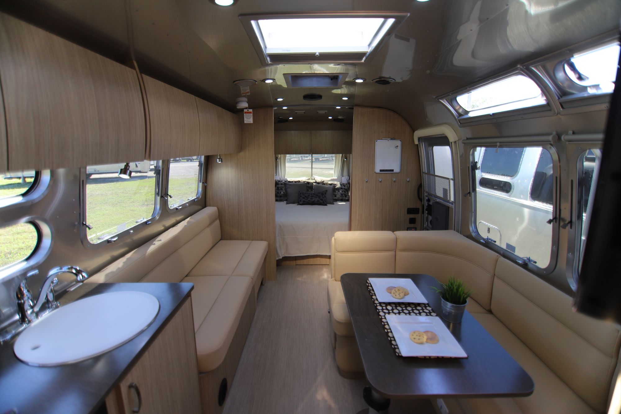 New 2019 Airstream Flying Cloud 30FB Travel Trailer  For Sale