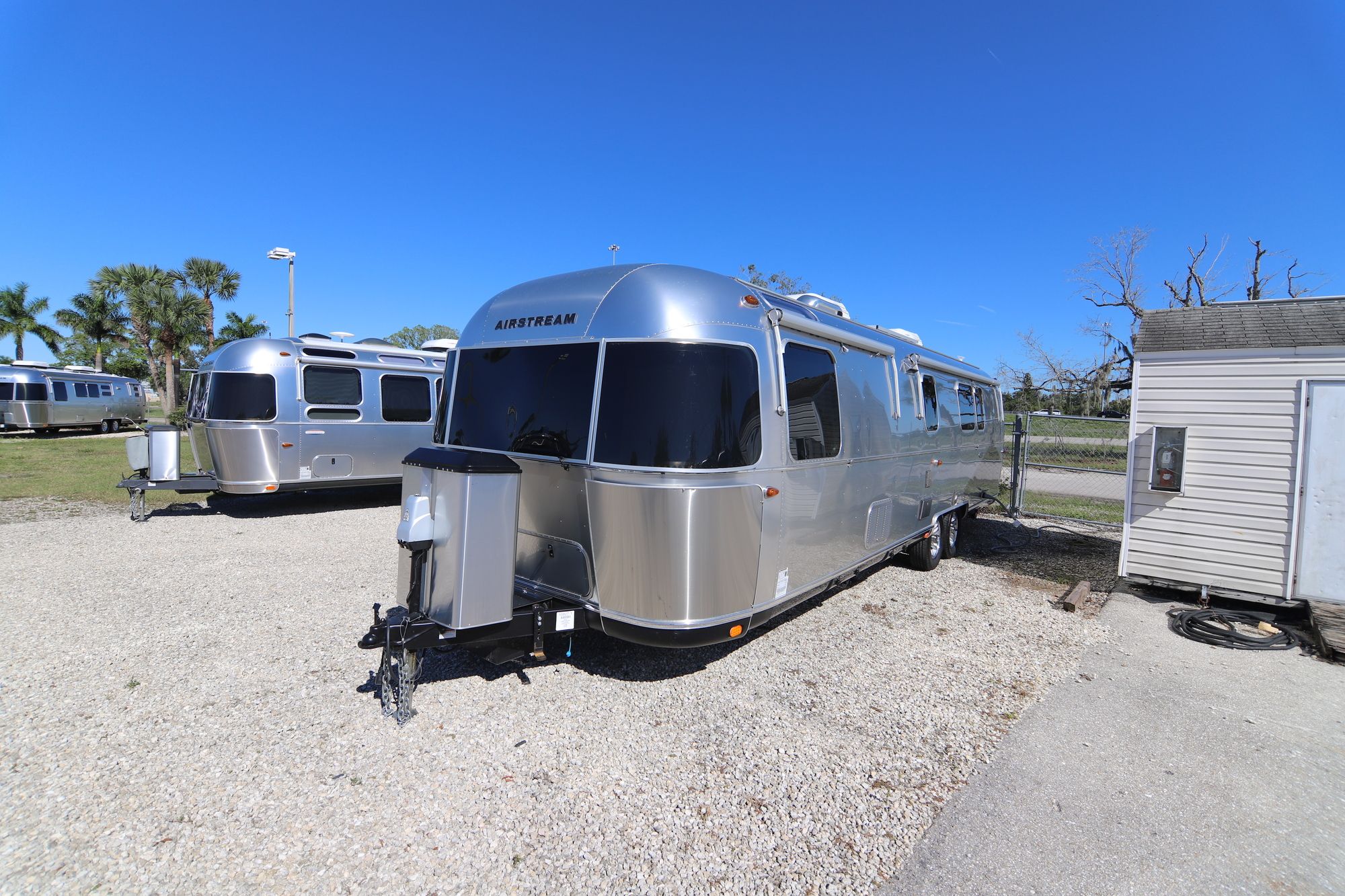 Used 2018 Airstream Classic 33FB Travel Trailer  For Sale