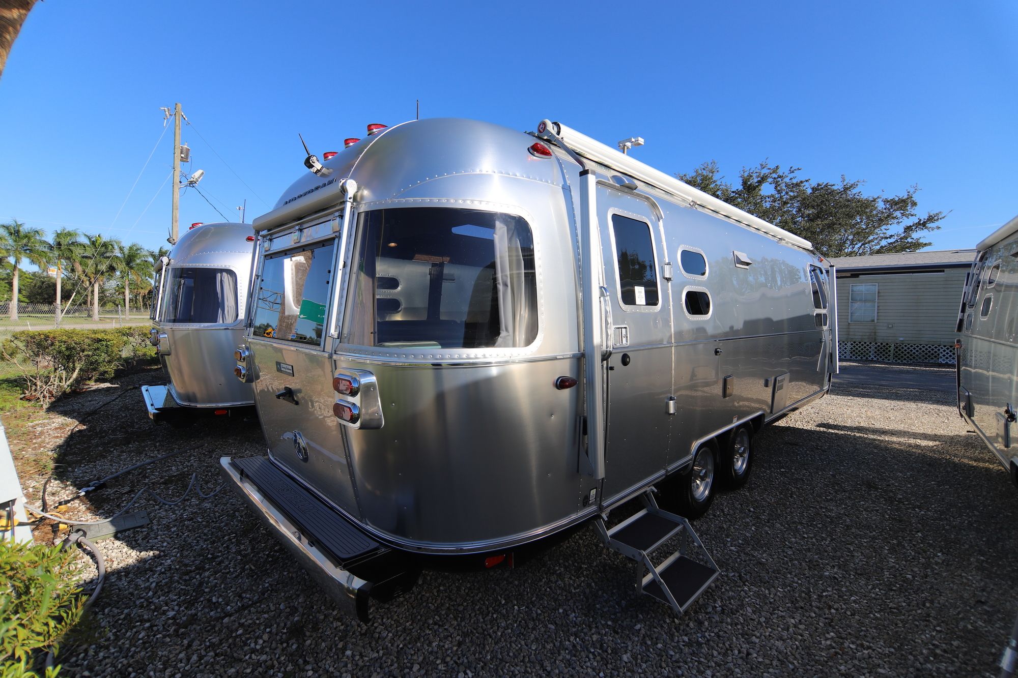 New 2019 Airstream Tommy Bahama 27FB Travel Trailer  For Sale