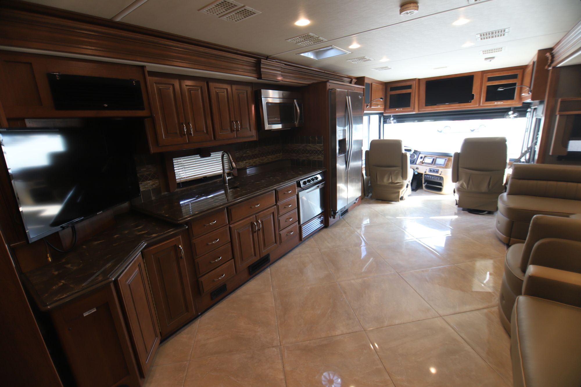Used 2015 Fleetwood Discovery 40G Class A  For Sale