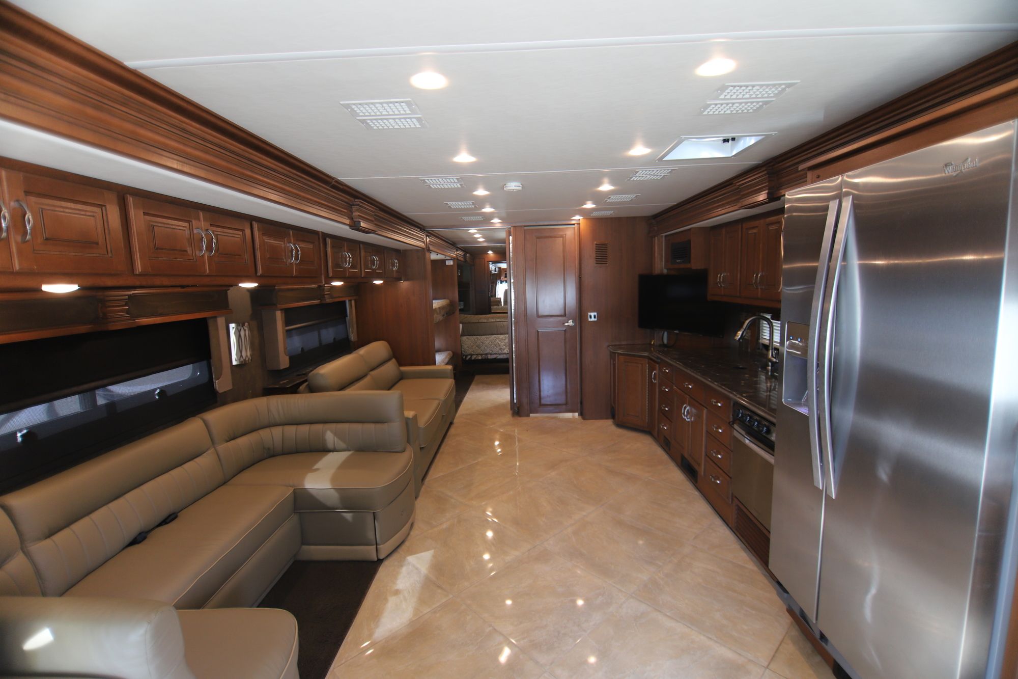 Used 2015 Fleetwood Discovery 40G Class A  For Sale