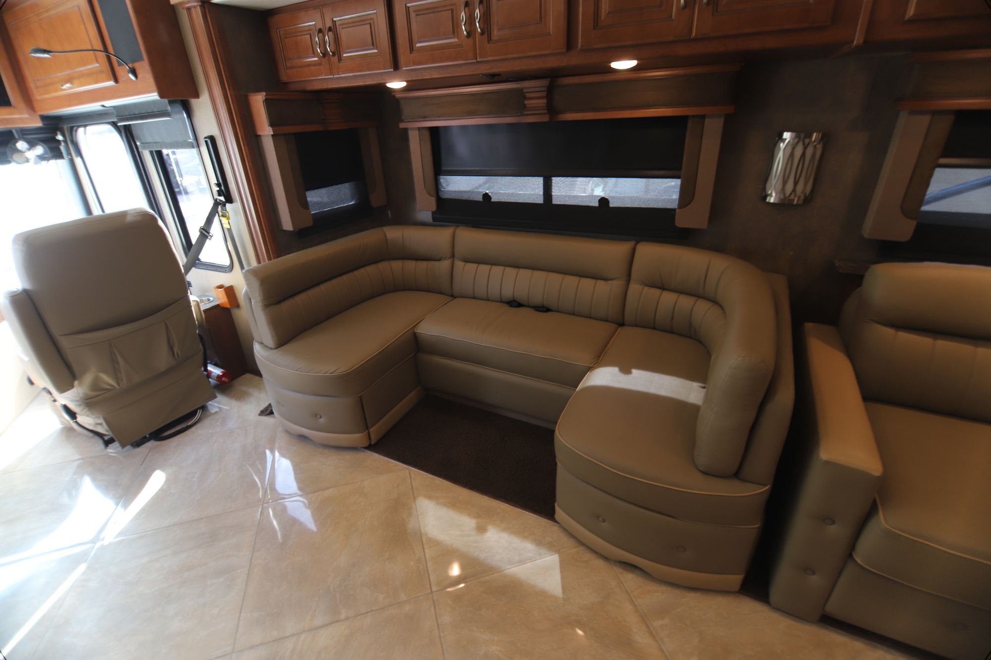 Used 2015 Fleetwood Discovery 40G Class A  For Sale